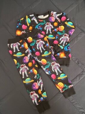 Bums and Roses ‘Zero Gravity’ Bamboo Jogger Set